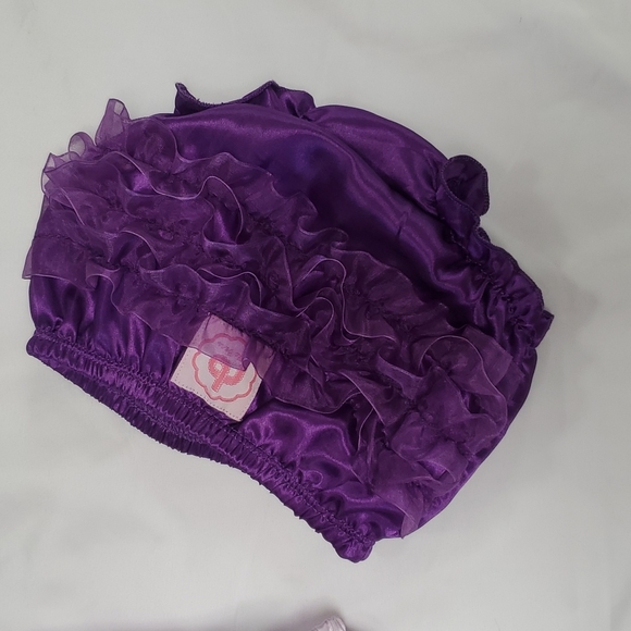 Silly ruffle butts - Picture 3 of 8